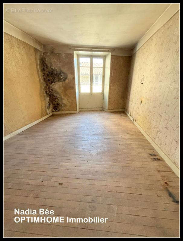 Maison à EYMOUTIERS