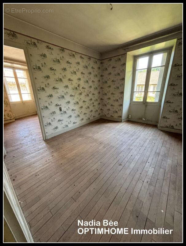 Maison à EYMOUTIERS