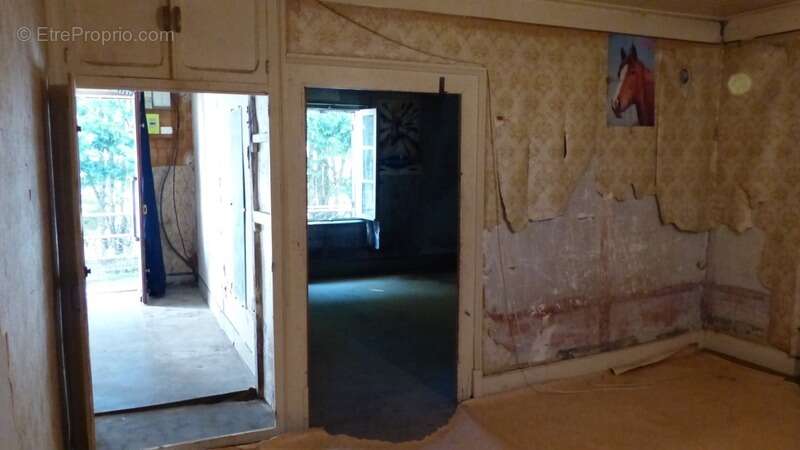 Maison à LES ESSARDS-TAIGNEVAUX