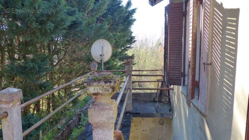 Maison à LES ESSARDS-TAIGNEVAUX