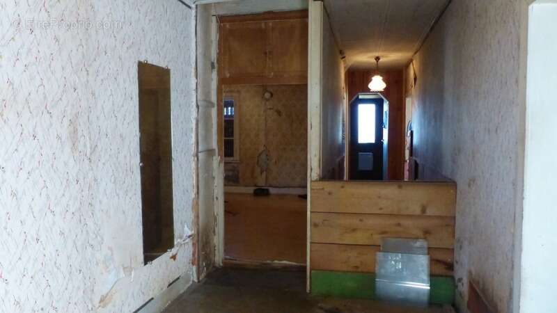 Maison à LES ESSARDS-TAIGNEVAUX