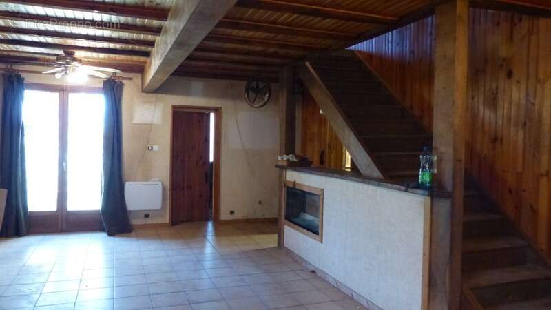 Maison à LES ESSARDS-TAIGNEVAUX