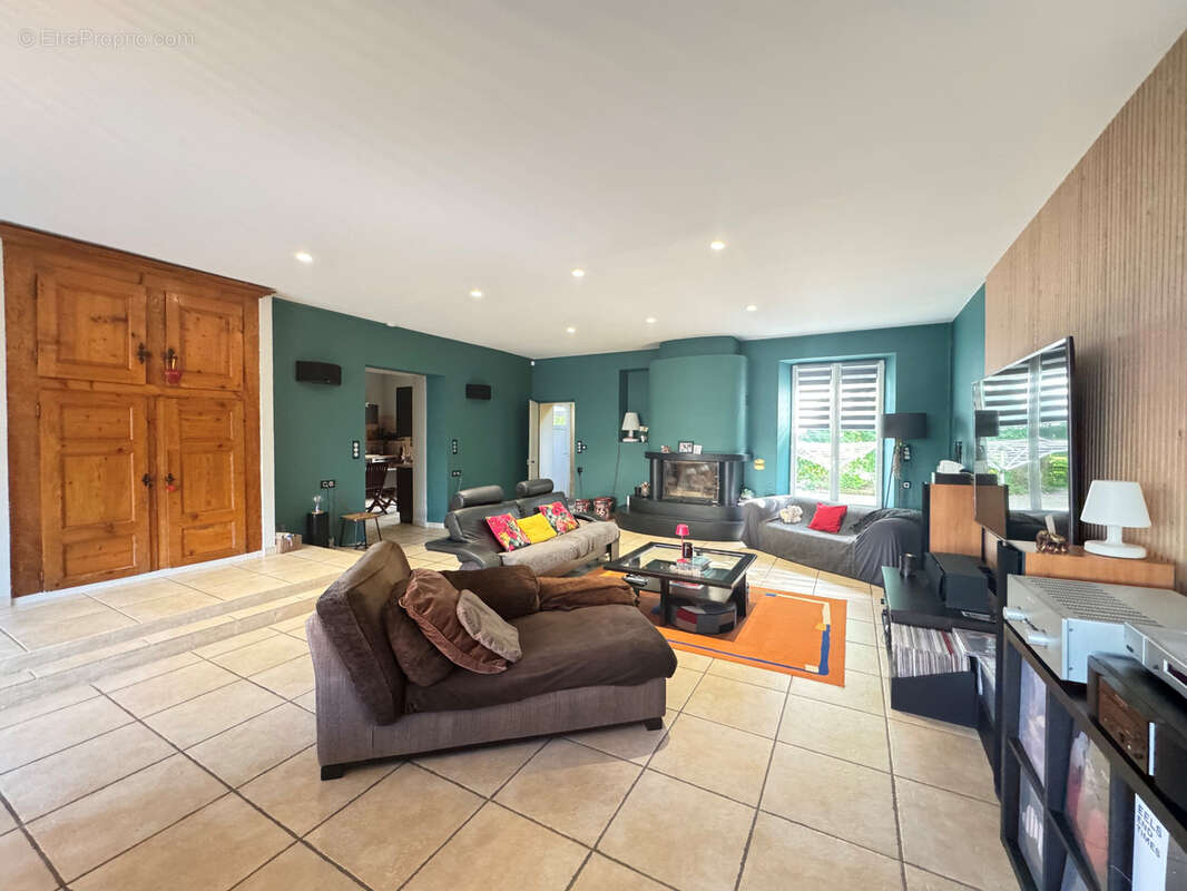 Maison à LONGEVELLE-SUR-DOUBS