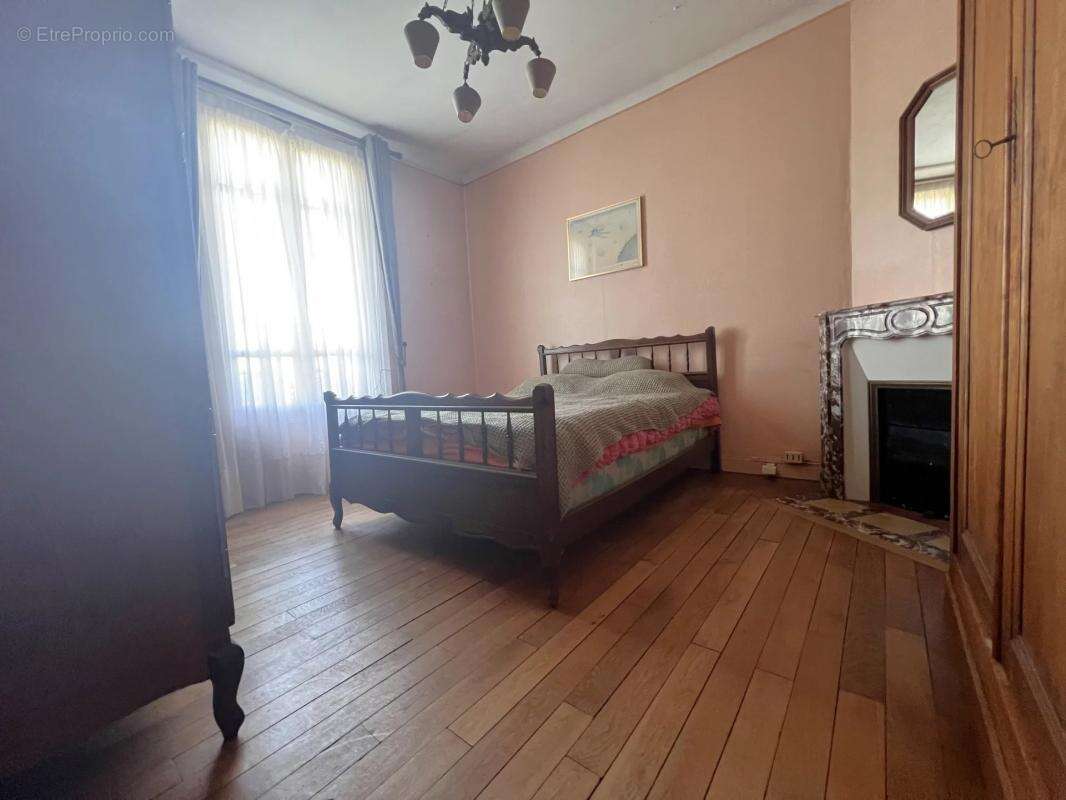 Maison à LES CLAYES-SOUS-BOIS