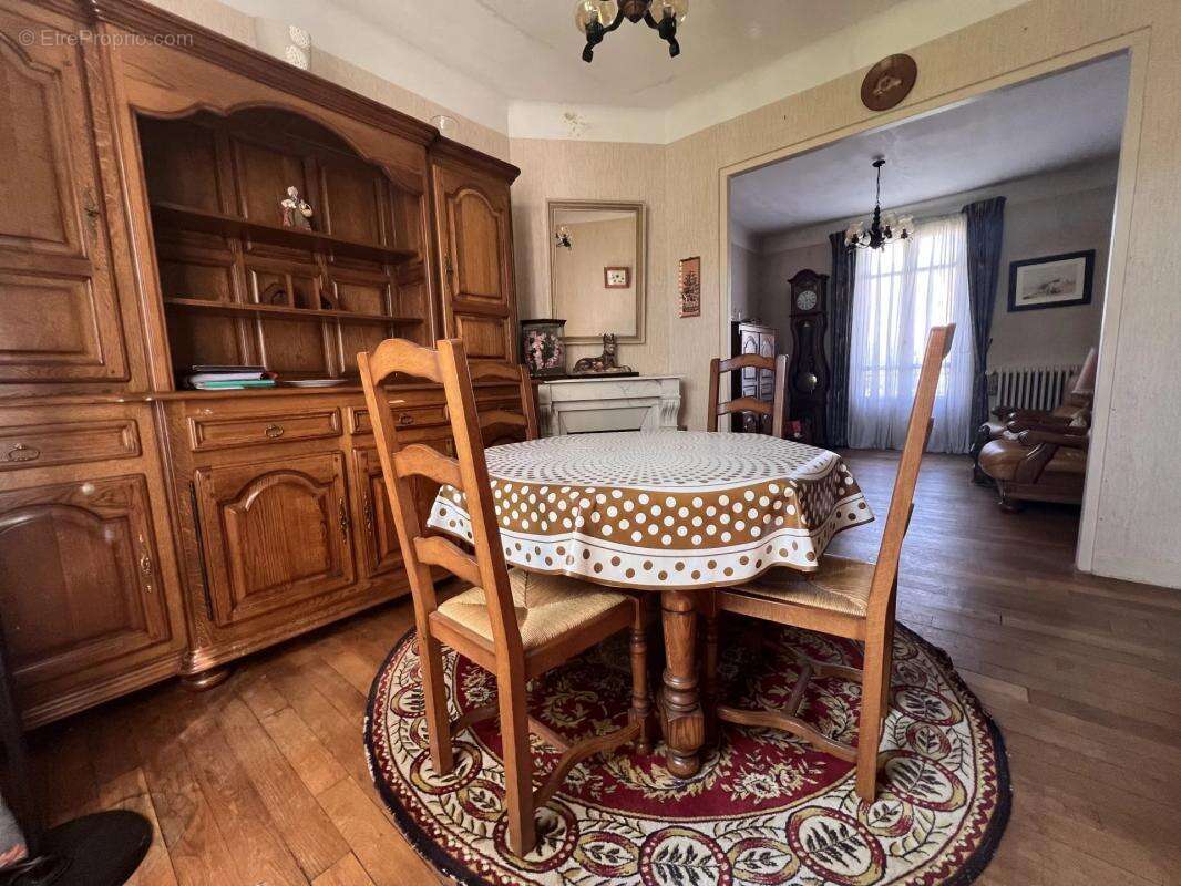 Maison à LES CLAYES-SOUS-BOIS