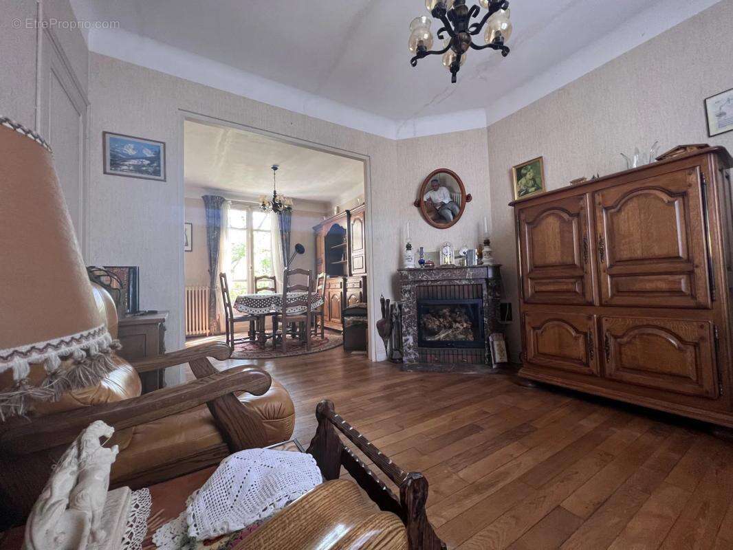 Maison à LES CLAYES-SOUS-BOIS