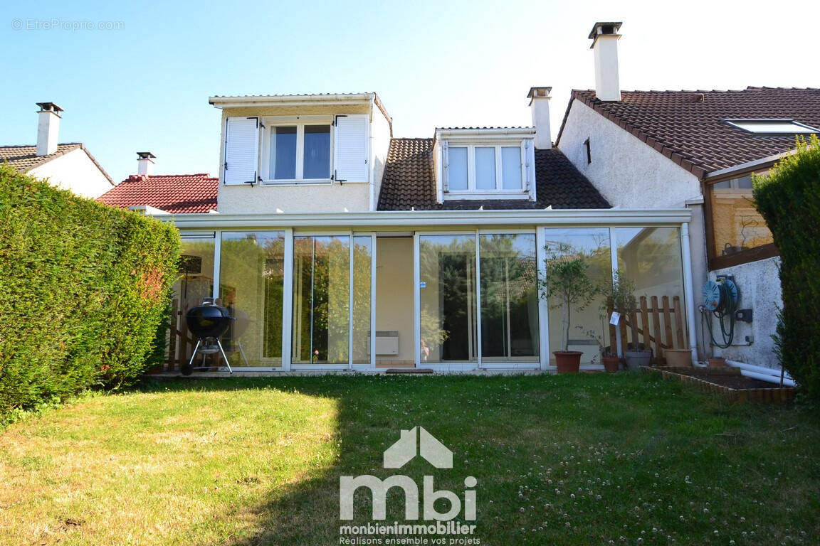 Maison à MARLY-LA-VILLE