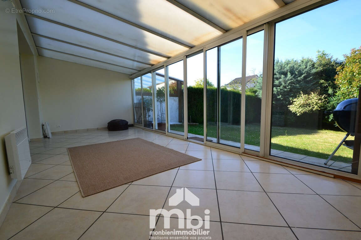 Maison à MARLY-LA-VILLE