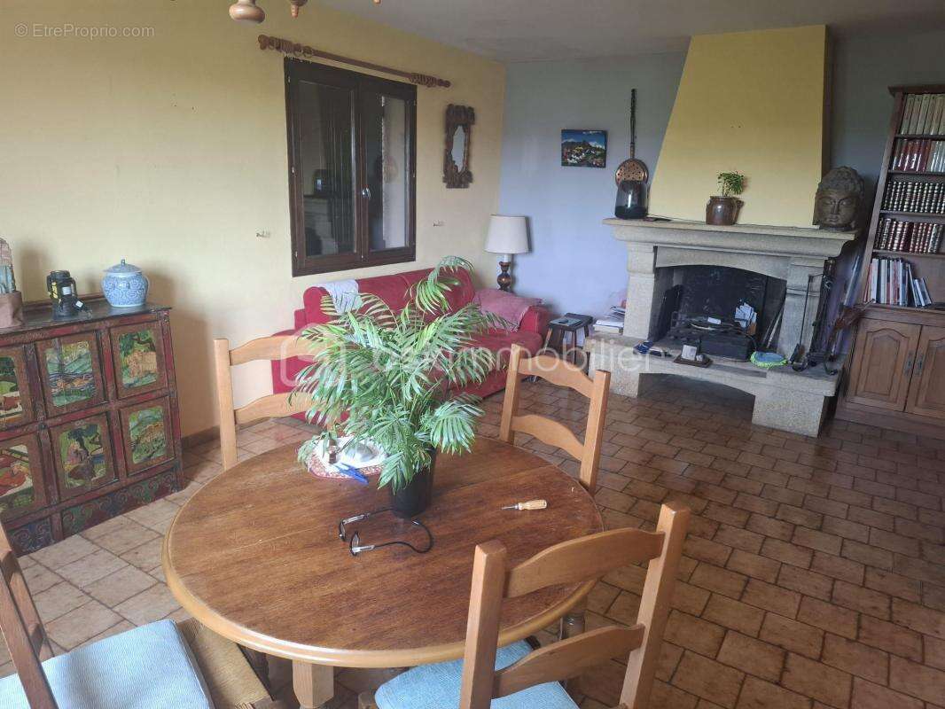 Maison à SAINT-QUENTIN-LA-POTERIE