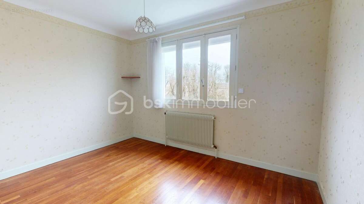 Maison à MOULINS-SUR-YEVRE