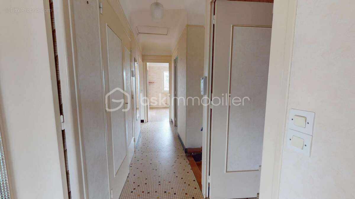 Maison à MOULINS-SUR-YEVRE