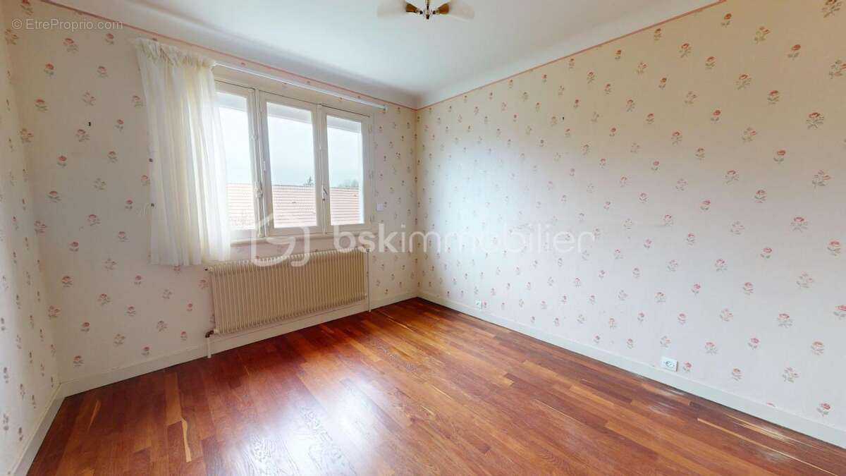 Maison à MOULINS-SUR-YEVRE