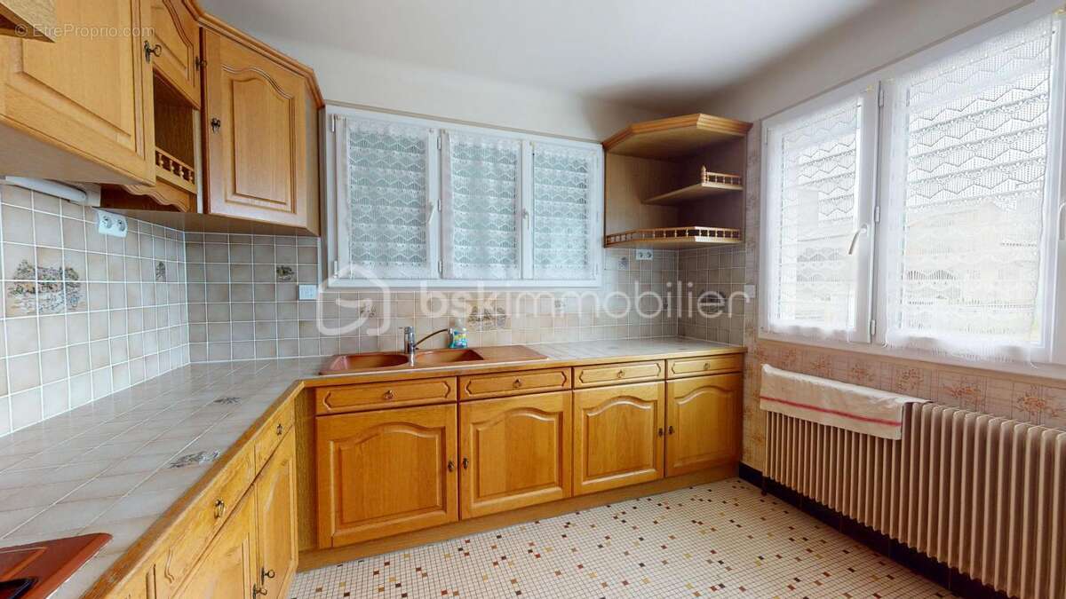 Maison à MOULINS-SUR-YEVRE