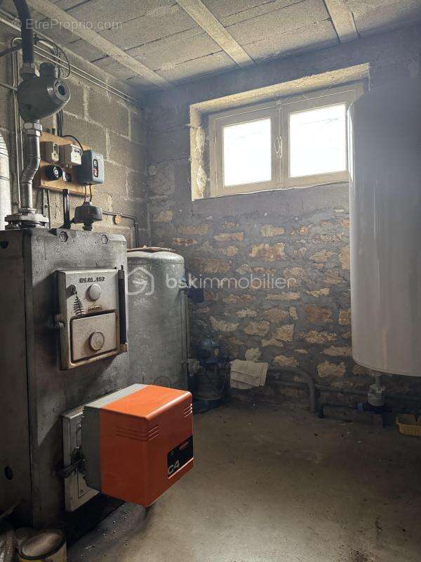 Maison à MOULINS-SUR-YEVRE