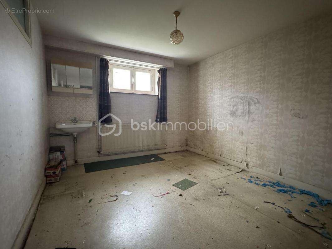 Maison à MOULINS-SUR-YEVRE