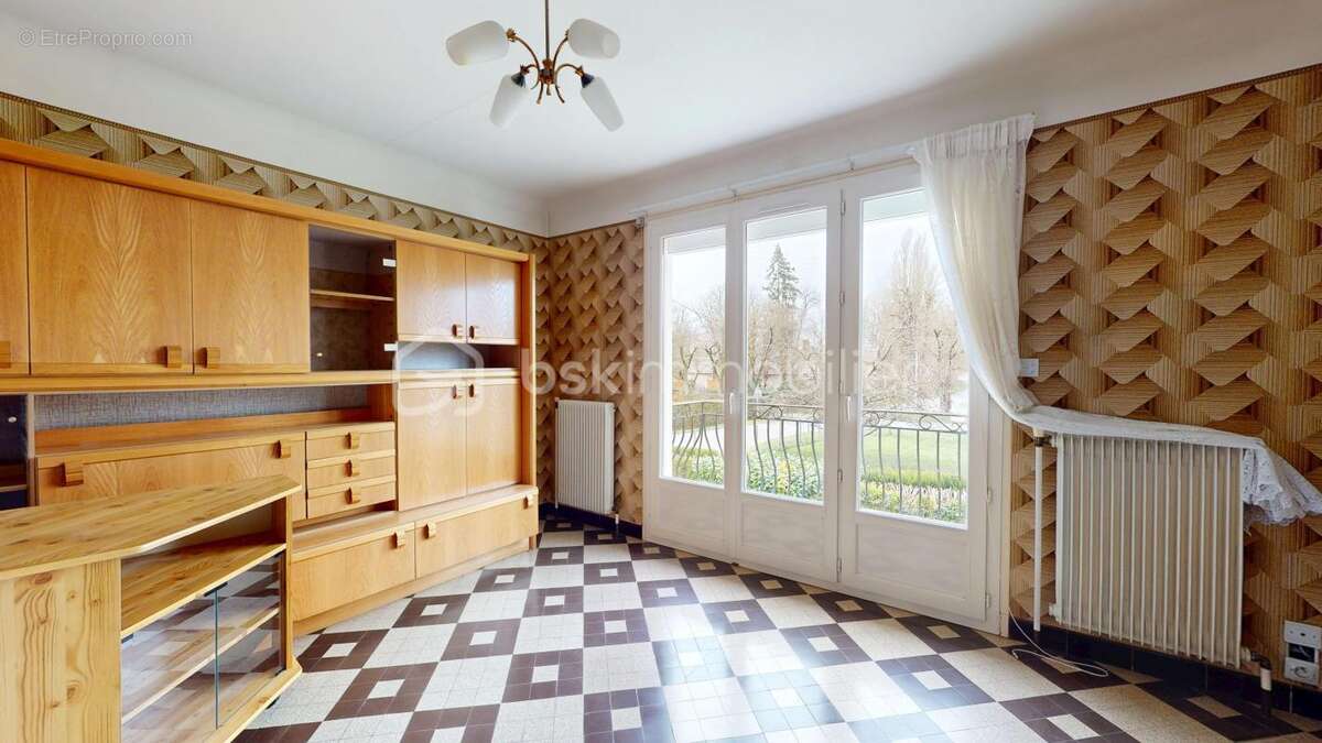 Maison à MOULINS-SUR-YEVRE