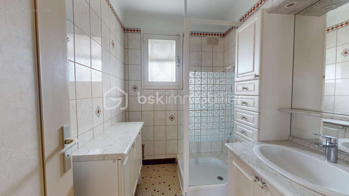 Maison à MOULINS-SUR-YEVRE