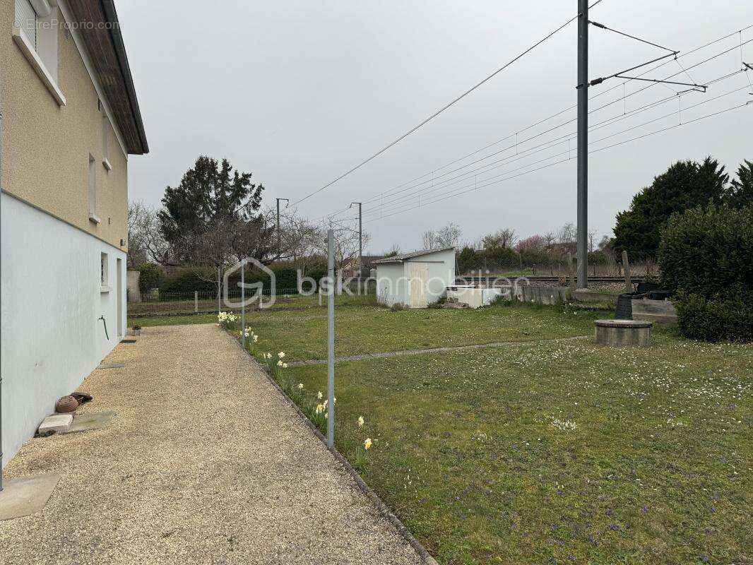 Maison à MOULINS-SUR-YEVRE