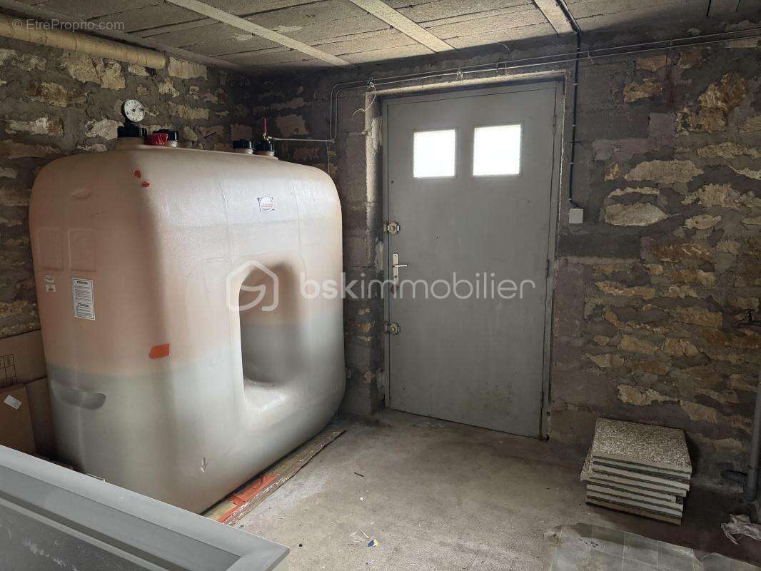 Maison à MOULINS-SUR-YEVRE