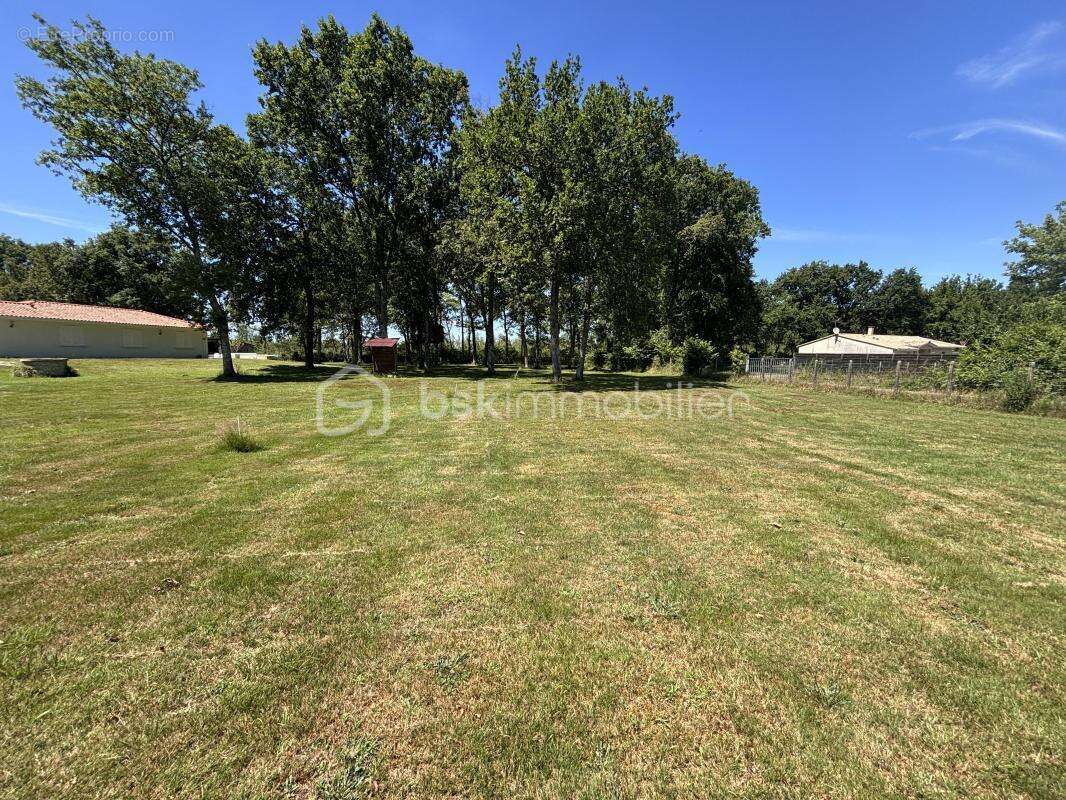 Terrain à SAINT-JEAN-D&#039;ILLAC