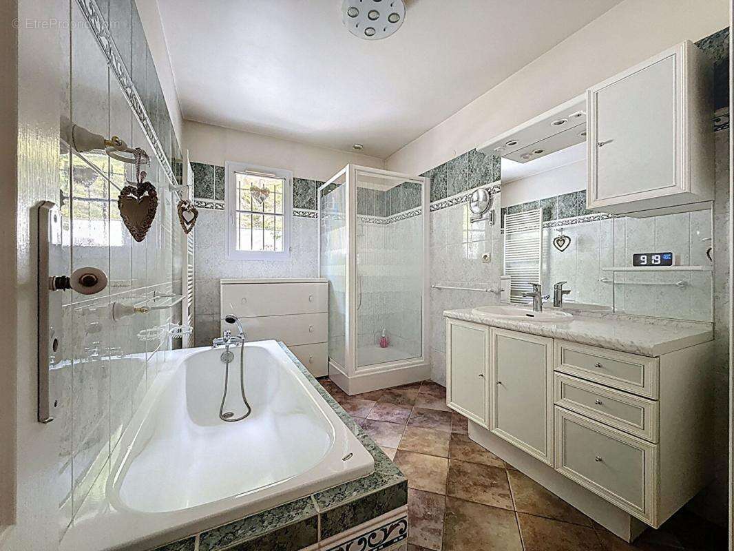 Maison à VERNEUIL-EN-HALATTE