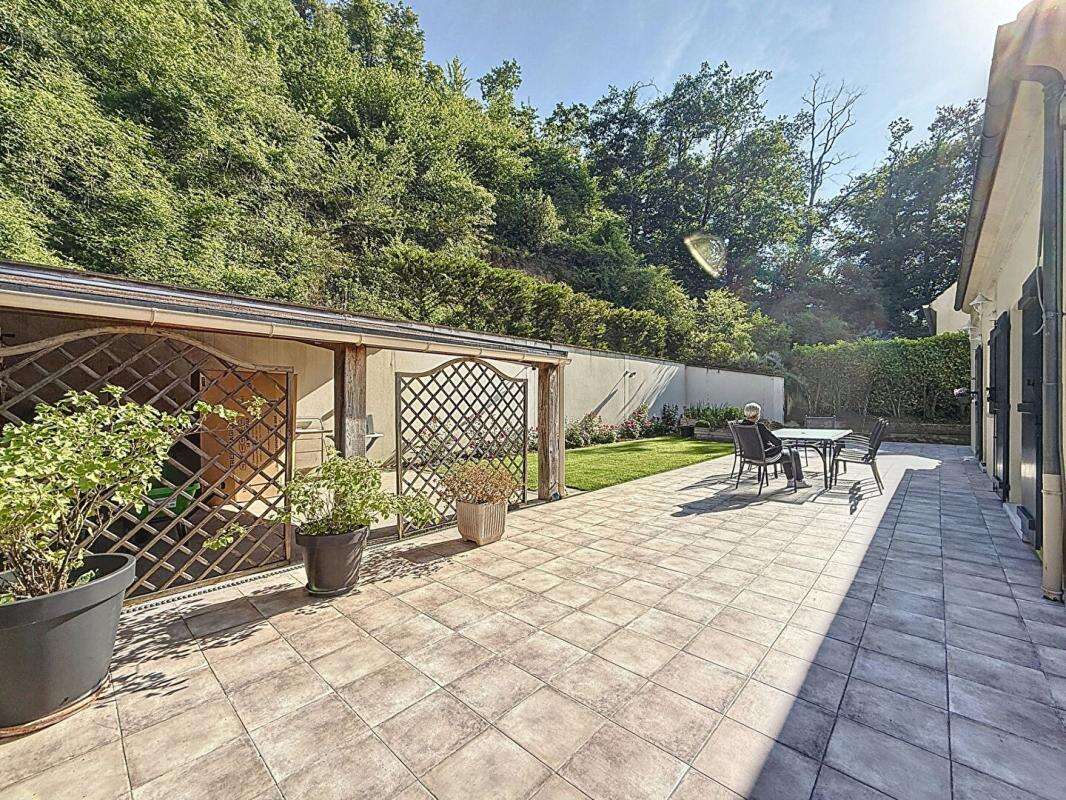 Maison à VERNEUIL-EN-HALATTE