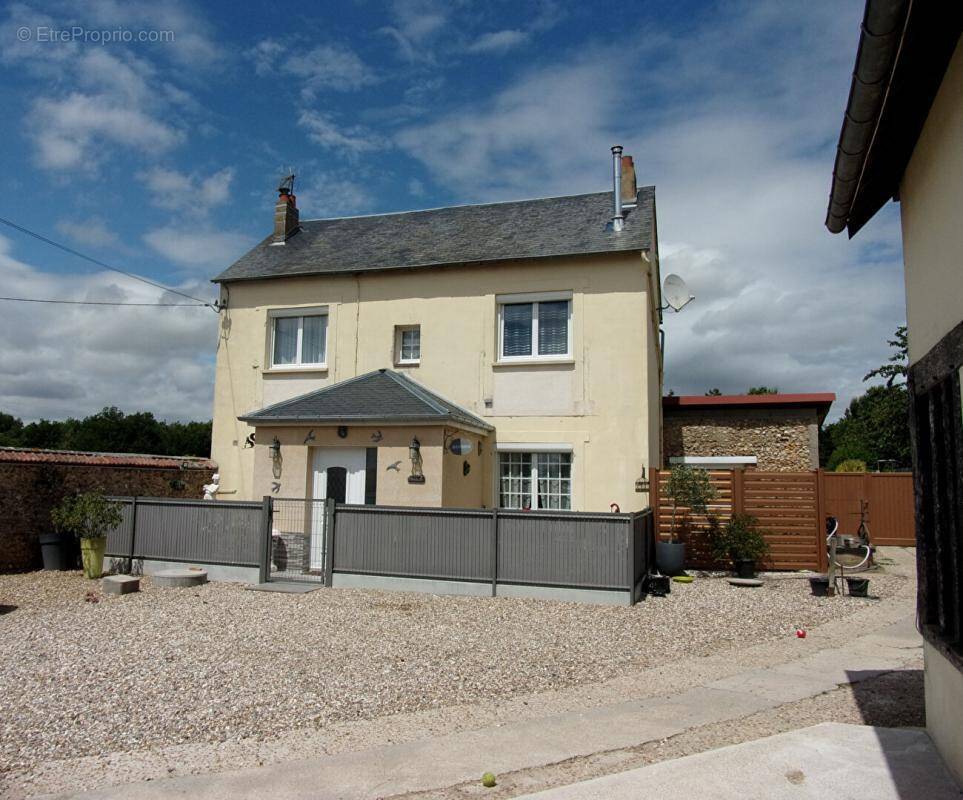 Maison à BOISSET-LES-PREVANCHES