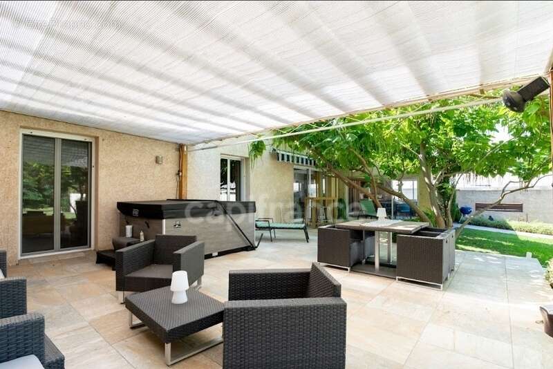 Maison à PEZILLA-LA-RIVIERE