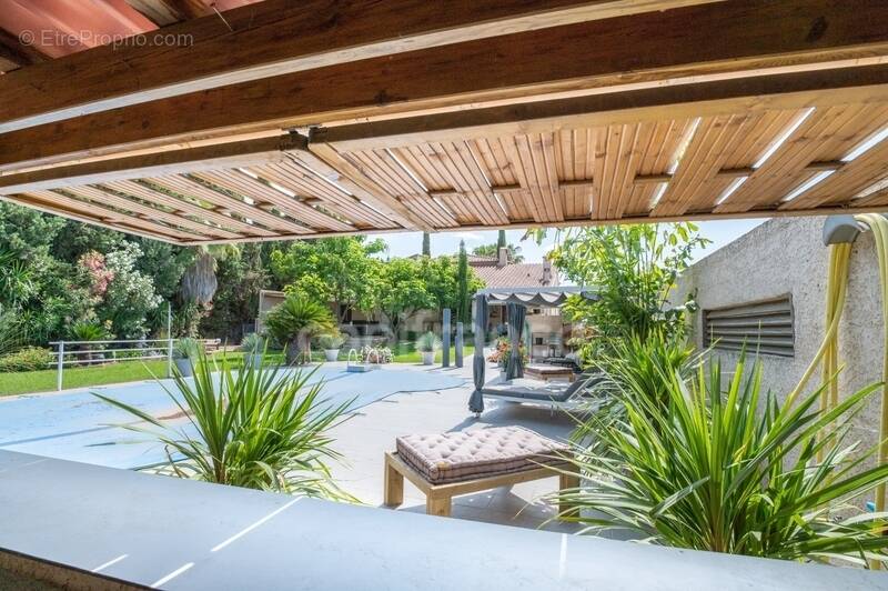 Maison à PEZILLA-LA-RIVIERE