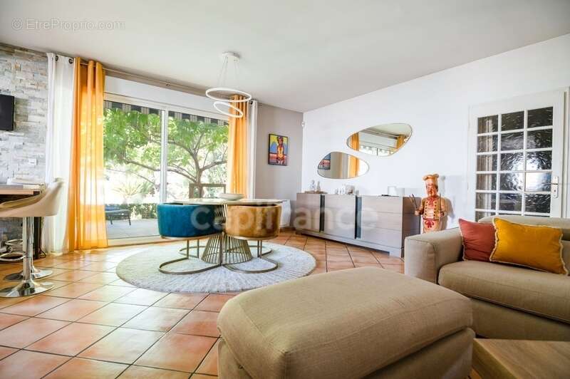 Maison à PEZILLA-LA-RIVIERE