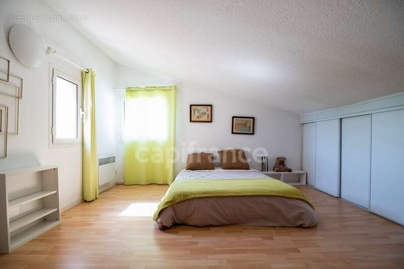 Maison à PEZILLA-LA-RIVIERE