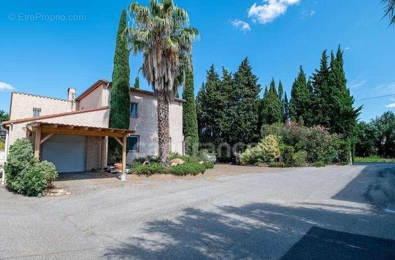 Maison à PEZILLA-LA-RIVIERE