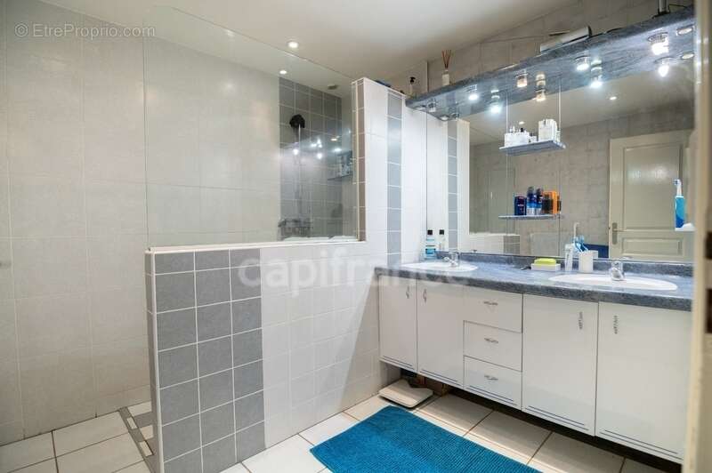 Maison à PEZILLA-LA-RIVIERE