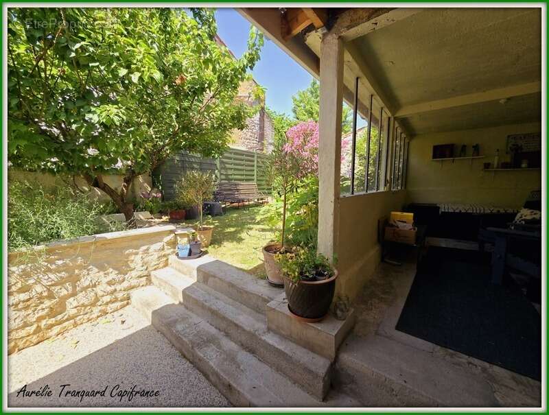 Maison à SAINT-JEAN-D'ANGELY