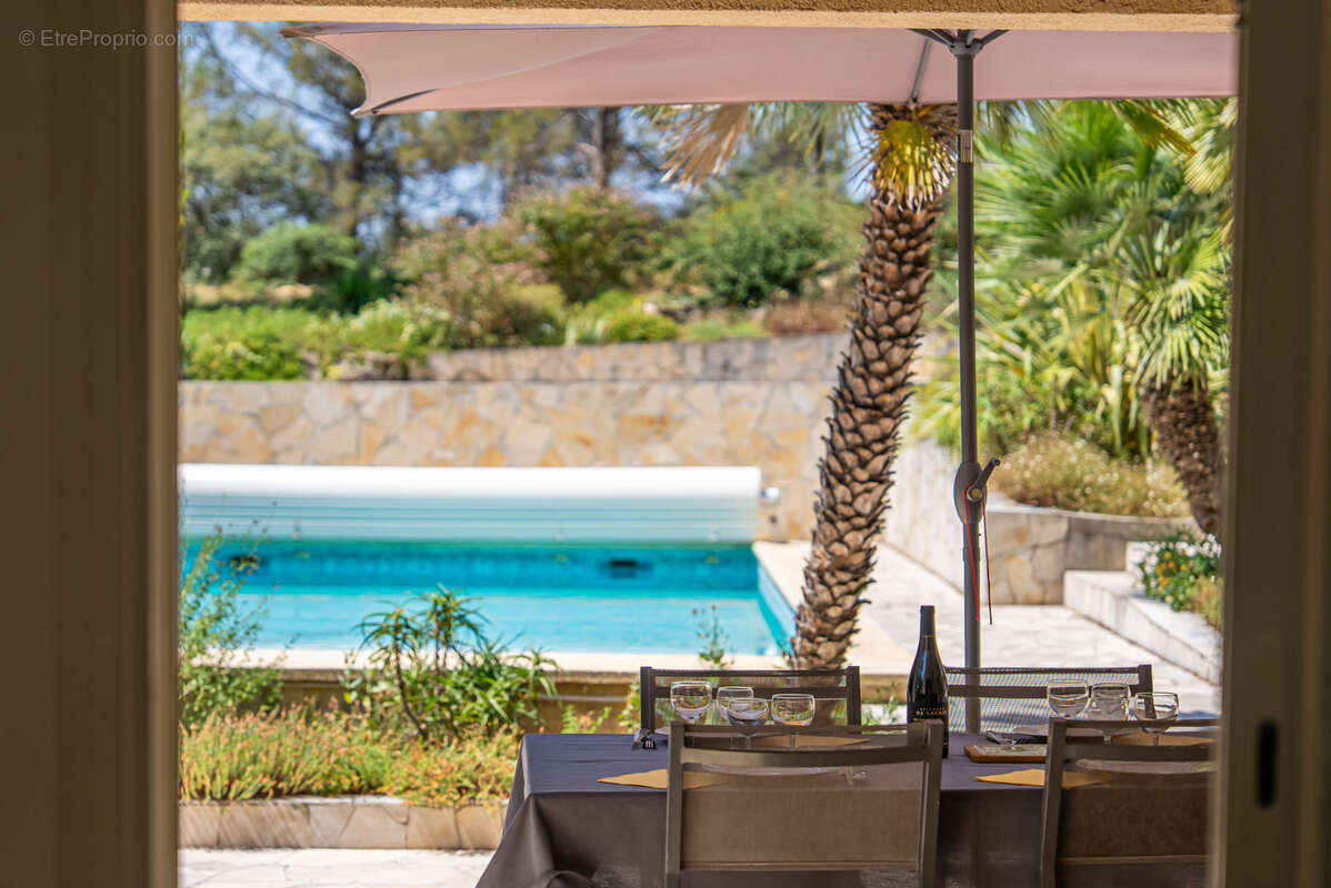 Maison à SAINT-CLEMENT-DE-RIVIERE