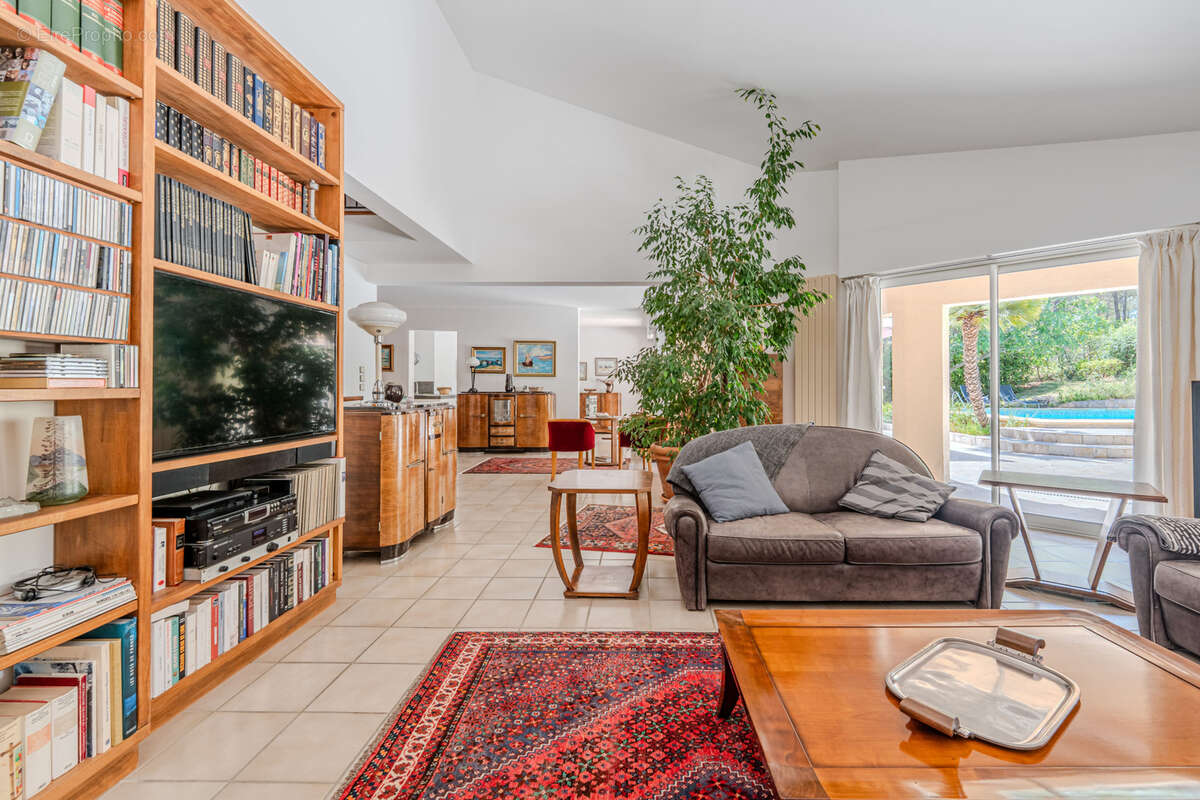 Maison à SAINT-CLEMENT-DE-RIVIERE