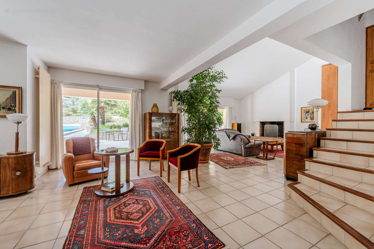 Maison à SAINT-CLEMENT-DE-RIVIERE