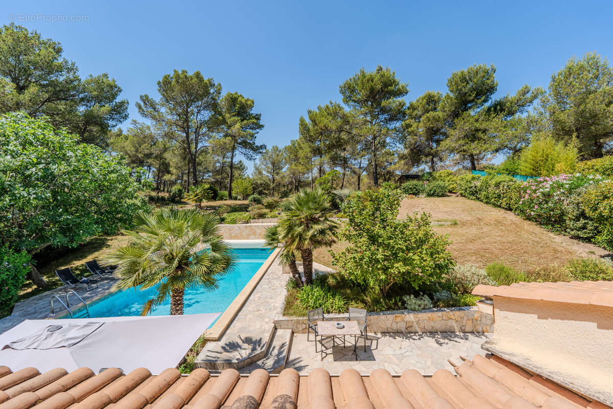 Maison à SAINT-CLEMENT-DE-RIVIERE