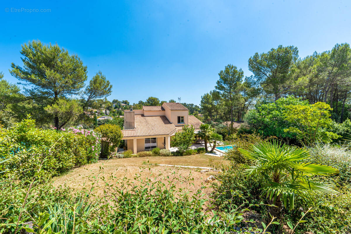 Maison à SAINT-CLEMENT-DE-RIVIERE