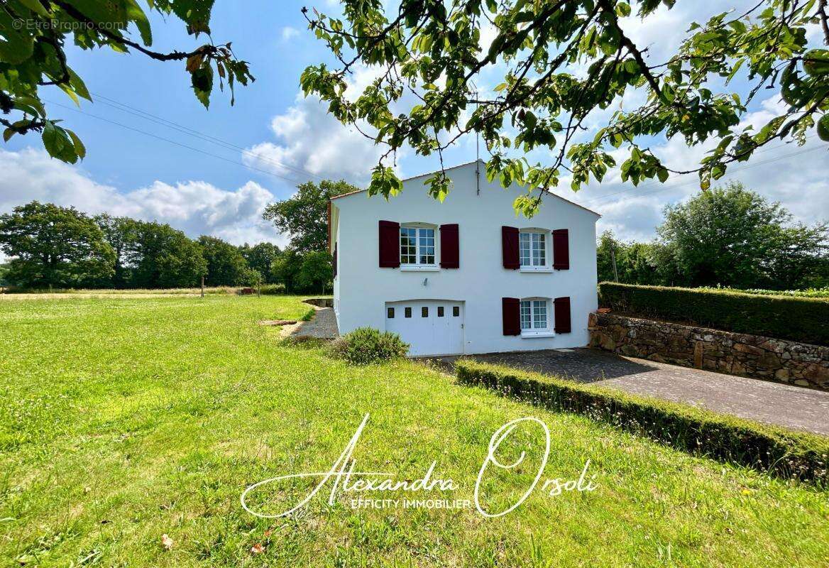 Maison à BEAULIEU-SOUS-LA-ROCHE