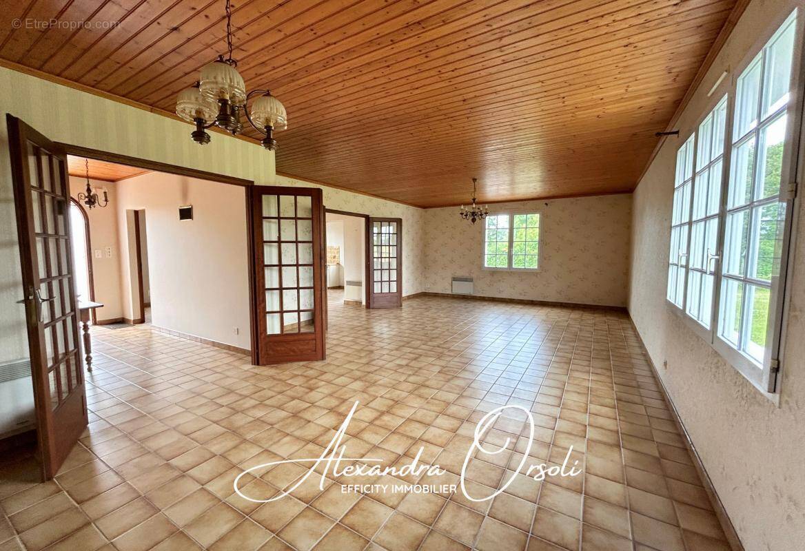 Maison à BEAULIEU-SOUS-LA-ROCHE