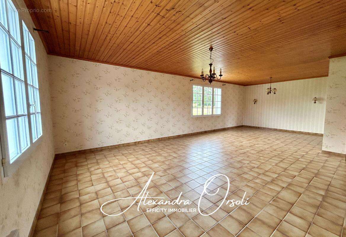 Maison à BEAULIEU-SOUS-LA-ROCHE