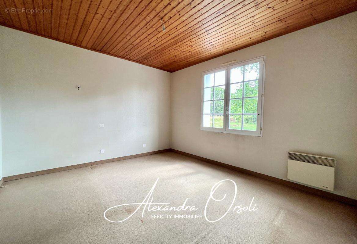 Maison à BEAULIEU-SOUS-LA-ROCHE