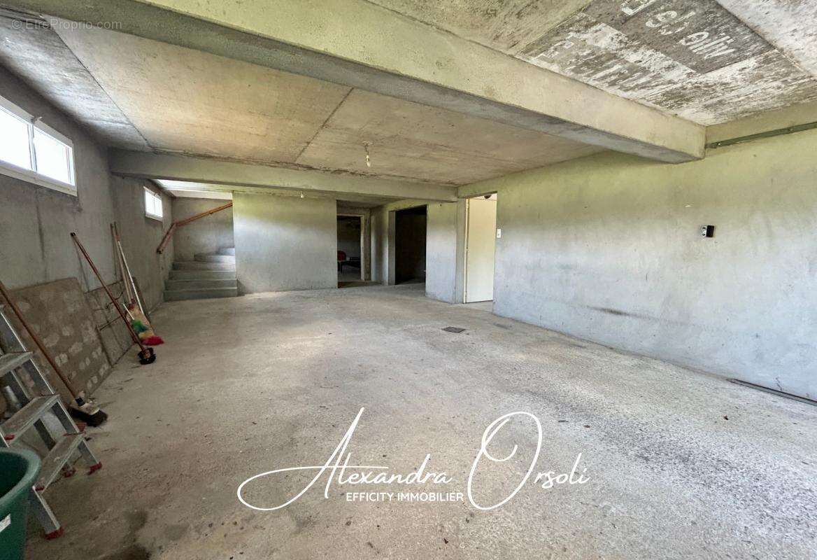 Maison à BEAULIEU-SOUS-LA-ROCHE