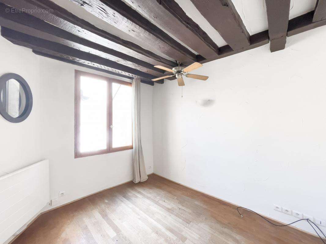 Appartement à PARIS-3E