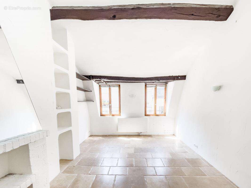 Appartement à PARIS-3E