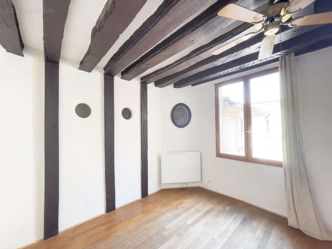 Appartement à PARIS-3E