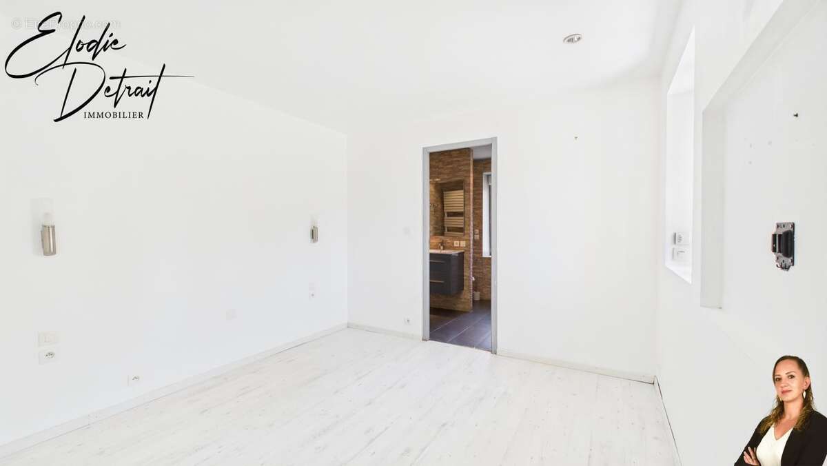 Maison à SAINTE-SABINE-SUR-LONGEVE