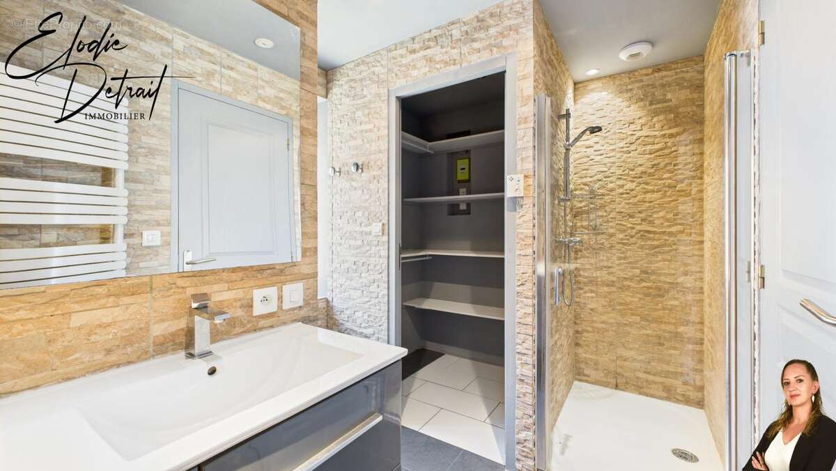 Maison à SAINTE-SABINE-SUR-LONGEVE