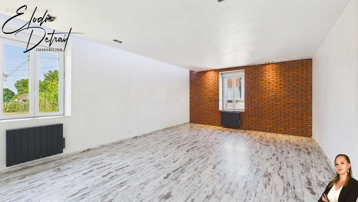 Maison à SAINTE-SABINE-SUR-LONGEVE